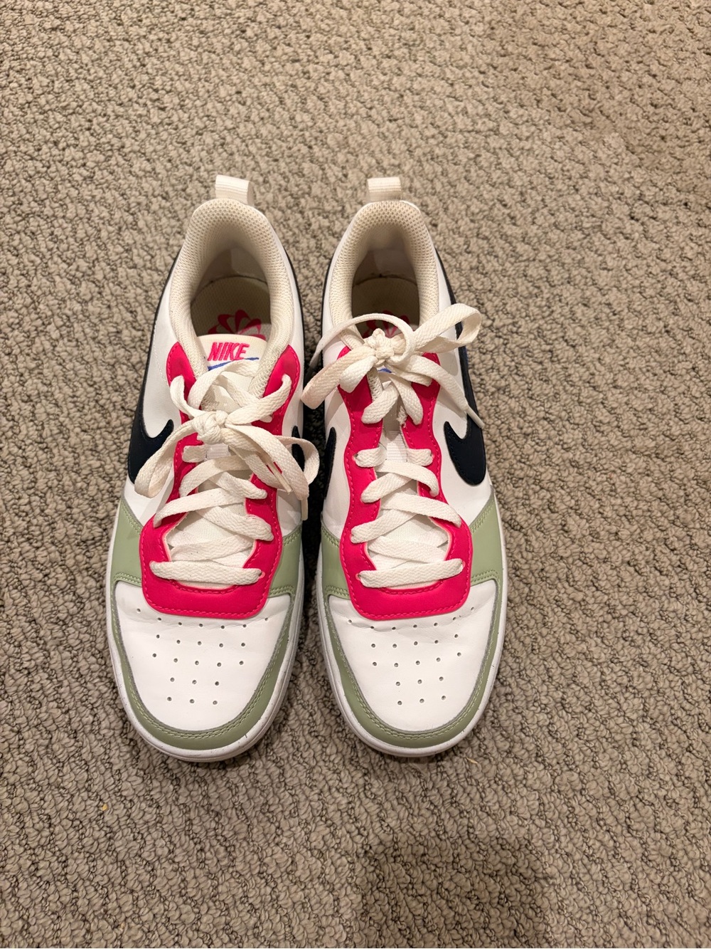 Nike Kids Low-Top Sneakers in White, Hot Pink, Olive & Black